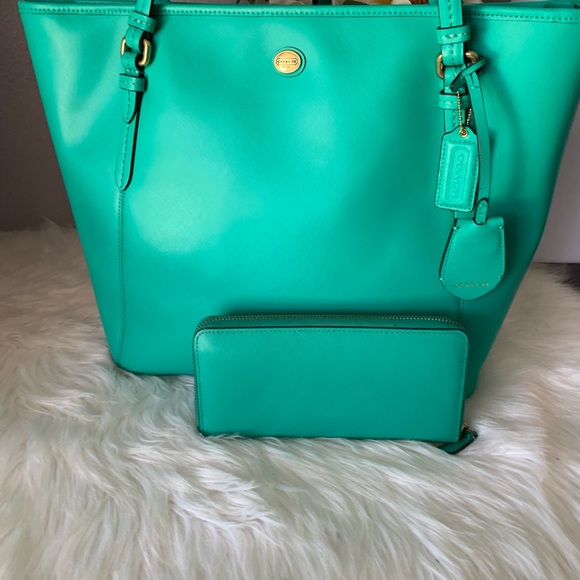 Coach Peyton Tote Bag and Wallet Set - Picture 4 of 15